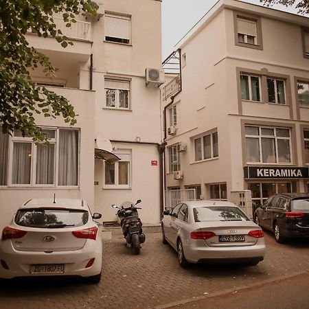 מוסטר Apartman Neo מראה חיצוני תמונה